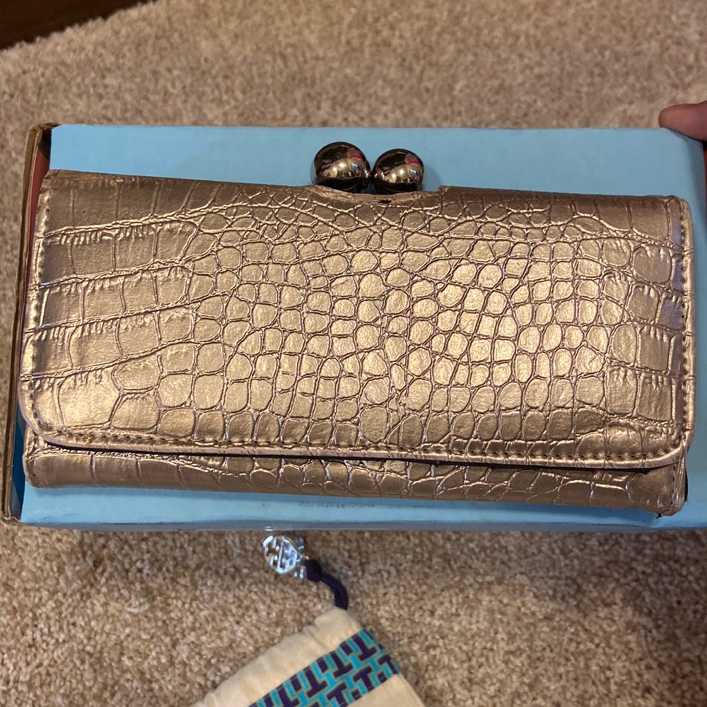 **Buy the Tory Burch Wallet and receive this wallet FREE**